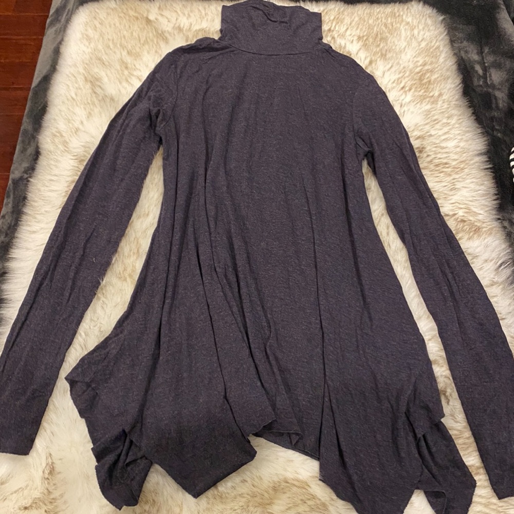 Beautiful Top American eagle outfitters size extra small   , used only once.